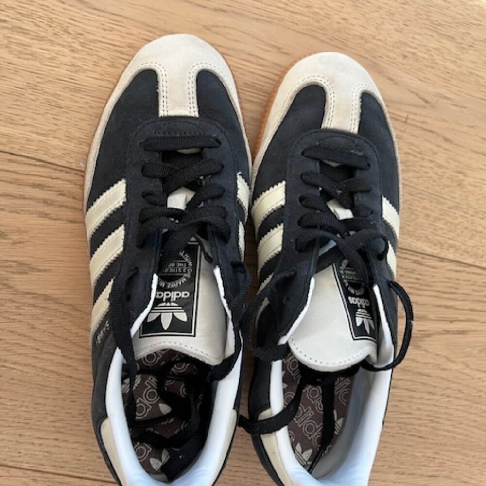 Womans Black Suede Adidas Samba - Size US 8